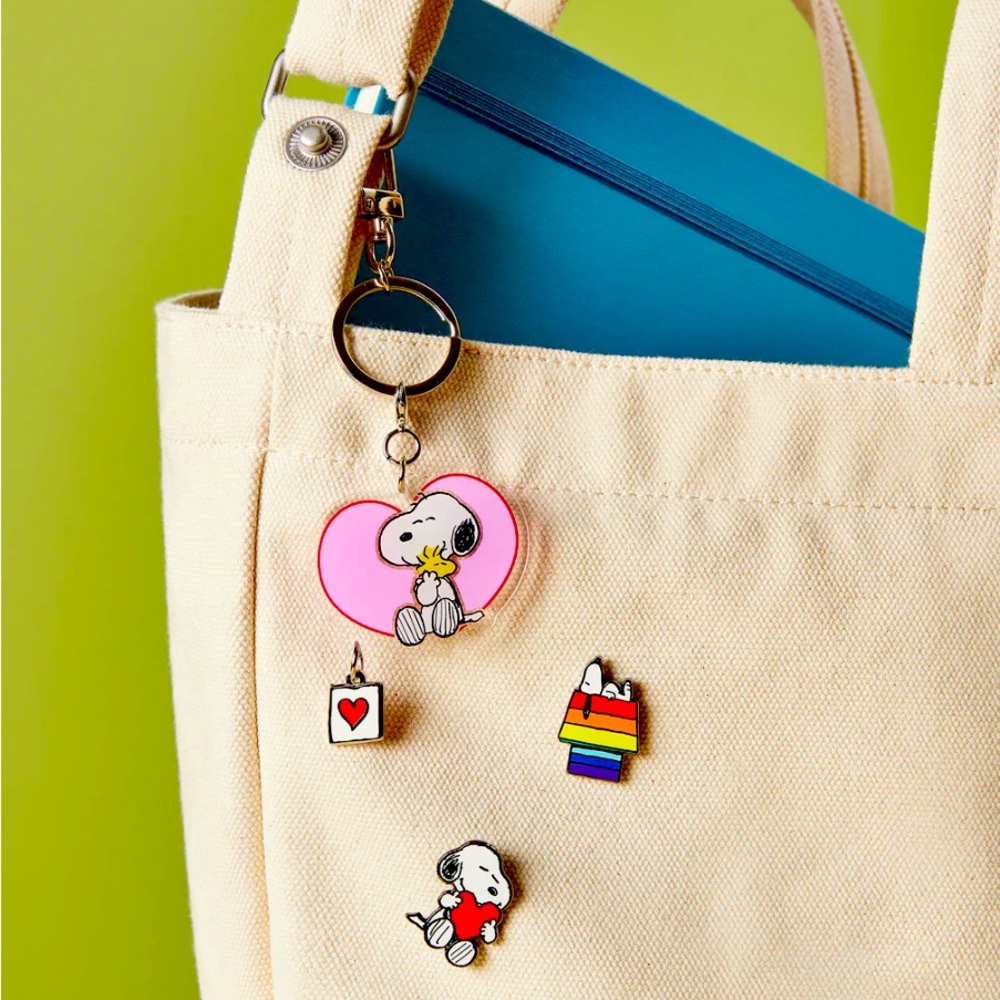 Snoopy Pink Heart Valentine Enamel & Acrylic Keychain - Picture 3 of 3